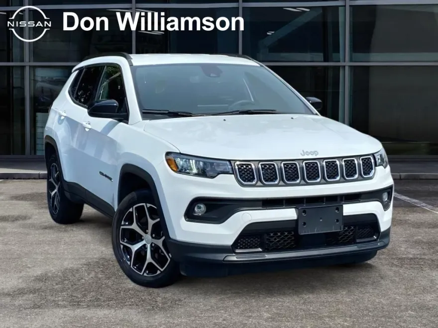 2024 Jeep Compass Latitude photo 1