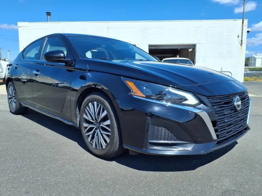 2023 Nissan Altima SV photo 1