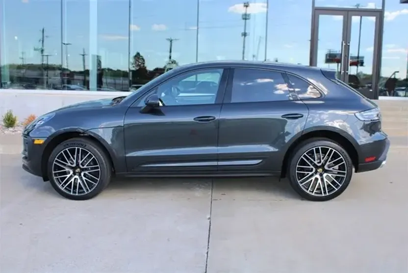 2025 Porsche Macan Base photo 1