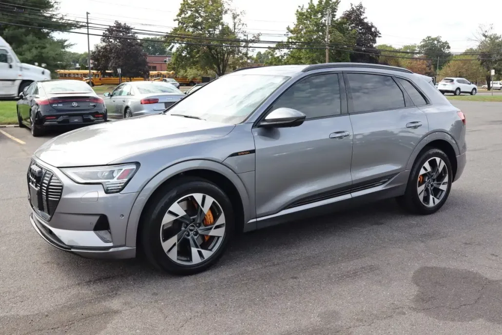 2023 Audi e-tron Premium Plus photo 1