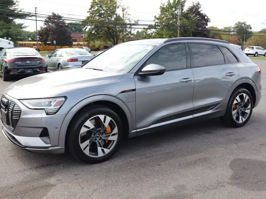 2023 Audi e-tron Premium Plus photo 1