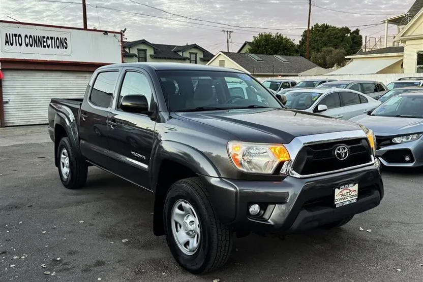 2013 Toyota Tacoma PreRunner V6 photo 1