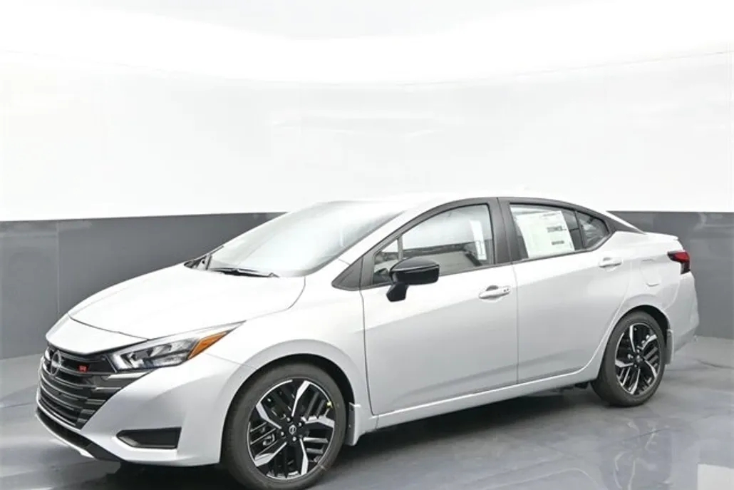 2025 Nissan Versa SR photo 1