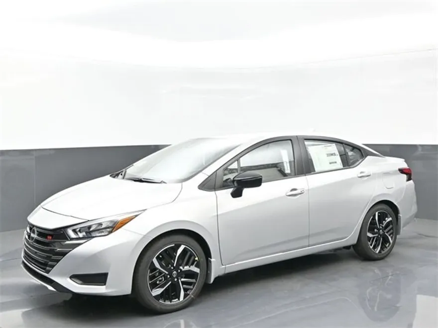 2025 Nissan Versa SR photo 1