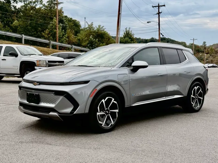 2024 Chevrolet Equinox EV 2LT photo 1