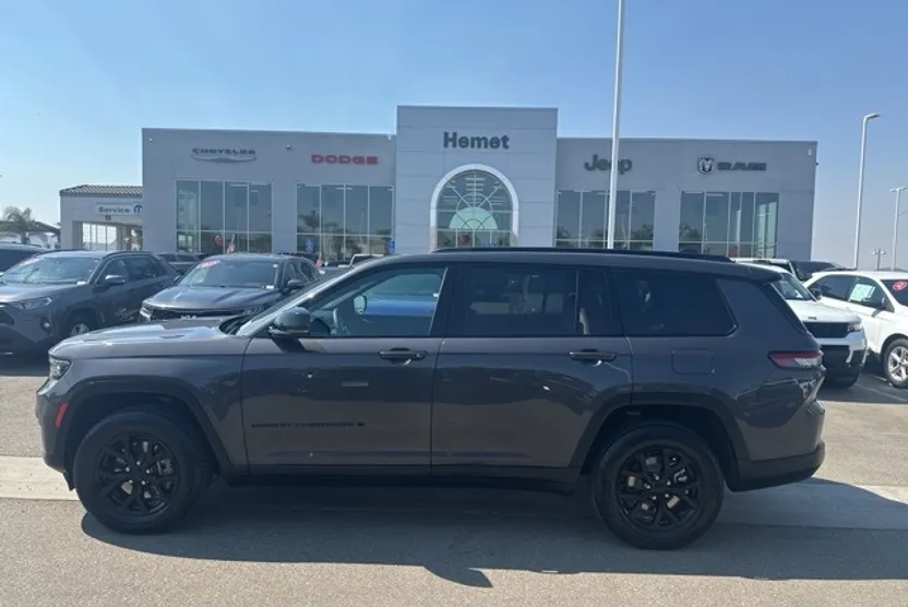 2024 Jeep Grand Cherokee Altitude photo 1