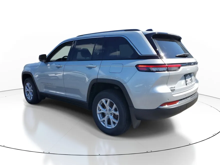 2022 Jeep Grand Cherokee Limited photo 1
