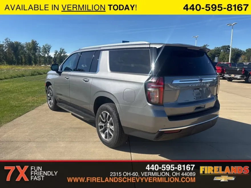 2021 Chevrolet Suburban LT photo 1
