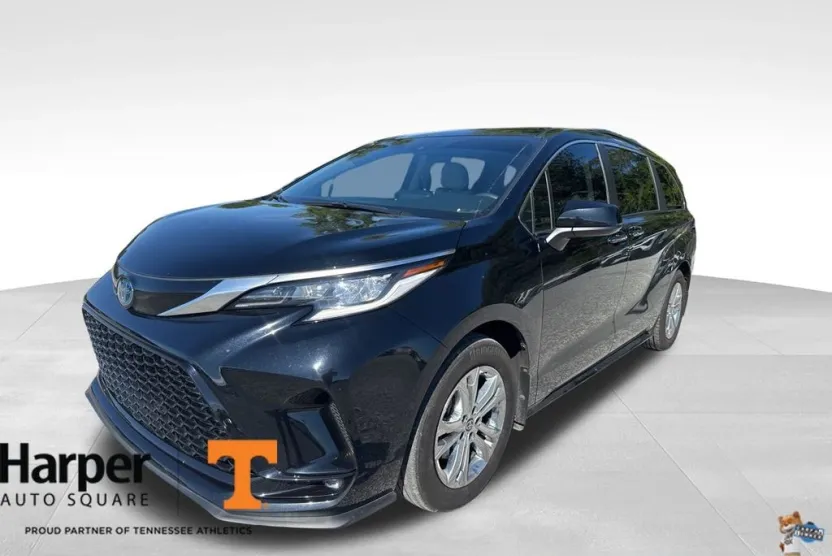 2022 Toyota Sienna XSE photo 1