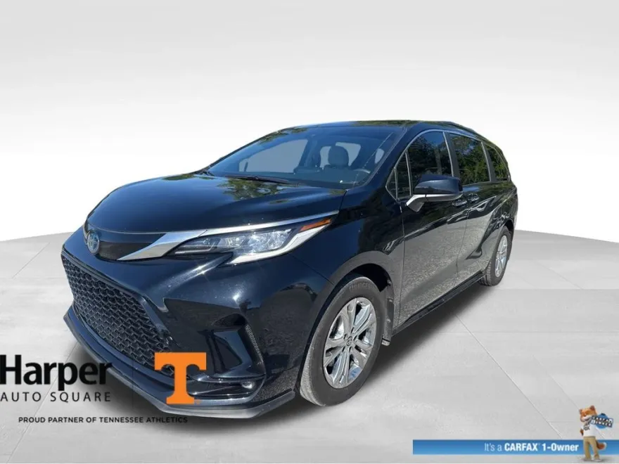 2022 Toyota Sienna XSE photo 1