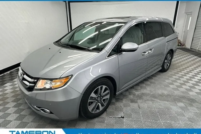 2017 Honda Odyssey Touring photo 1