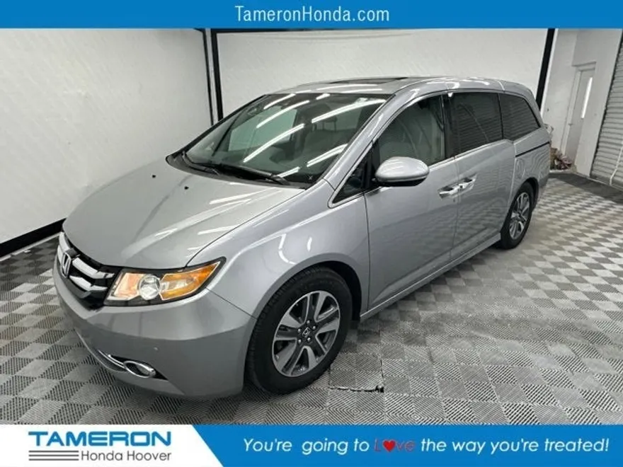 2017 Honda Odyssey Touring photo 1
