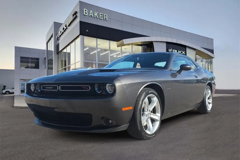 2017 Dodge Challenger R/T photo 1
