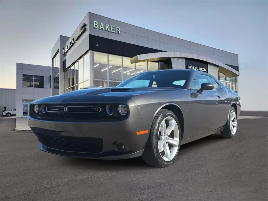 2017 Dodge Challenger R/T photo 1