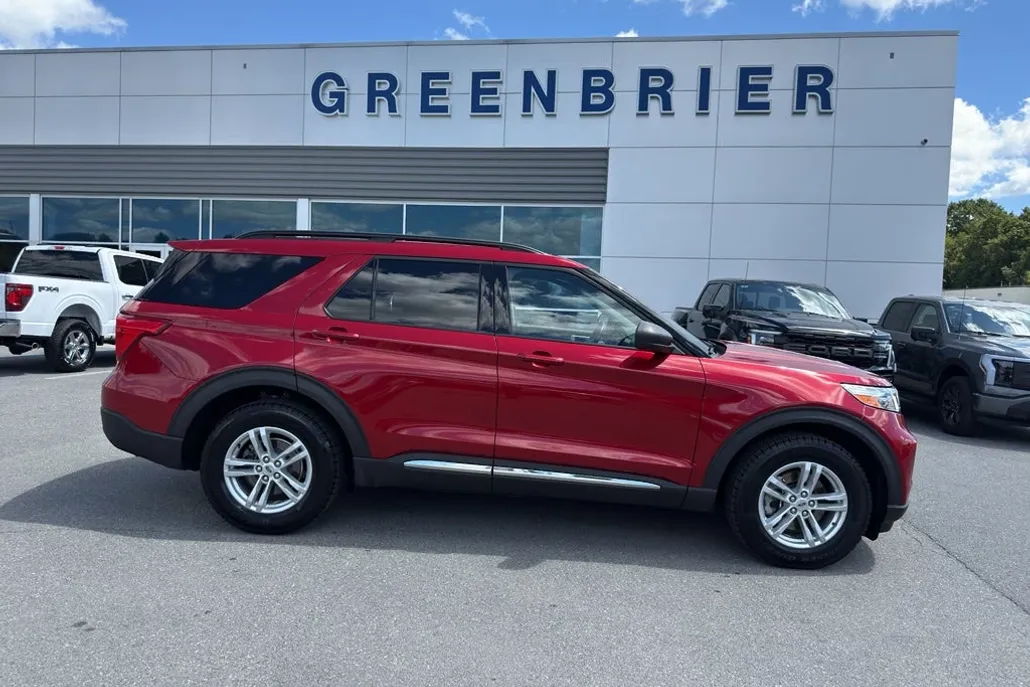 2020 Ford Explorer XLT photo 1