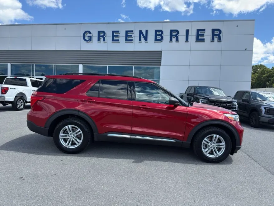 2020 Ford Explorer XLT photo 1