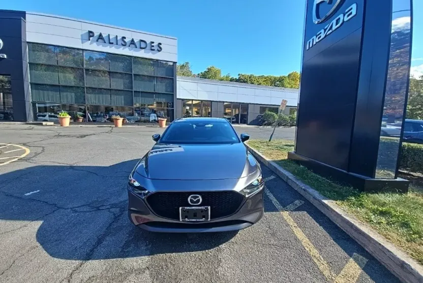 2025 Mazda Mazda3 2.5 s Preferred Hatchback photo 1