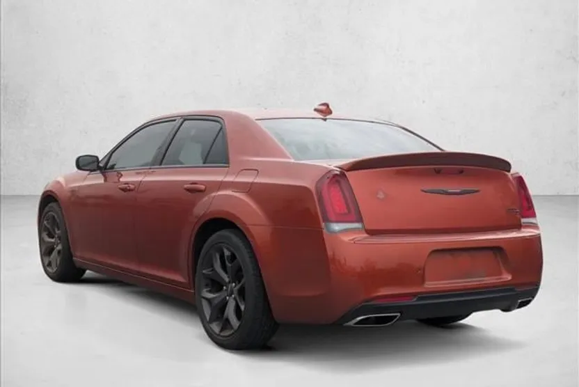 2021 Chrysler 300 photo 1