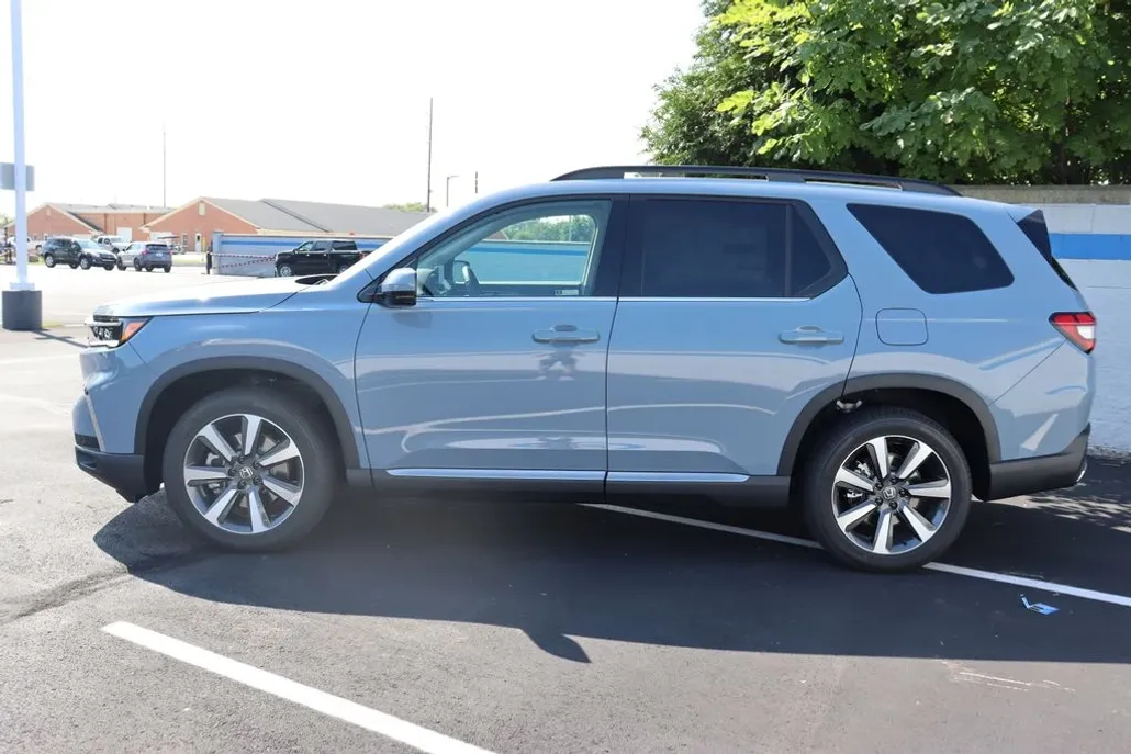 2025 Honda Pilot Touring photo 1