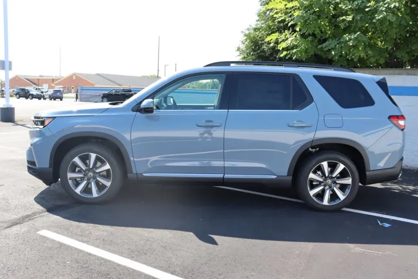 2025 Honda Pilot Touring photo 1