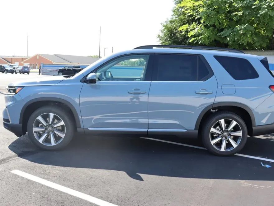 2025 Honda Pilot Touring photo 1