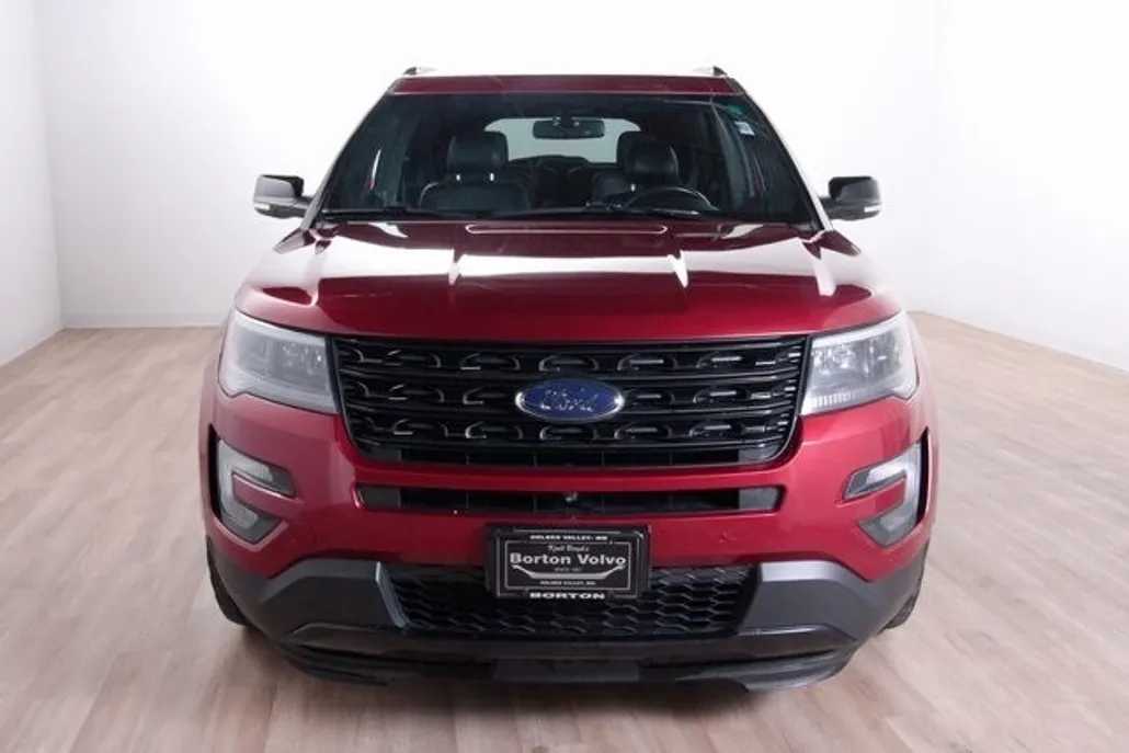 2016 Ford Explorer Sport photo 1