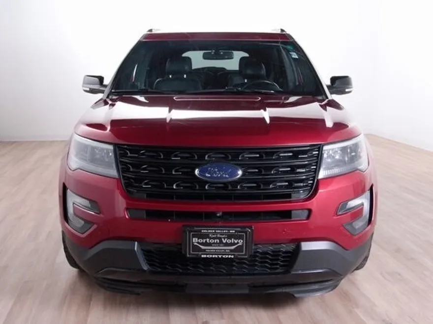 2016 Ford Explorer Sport photo 1