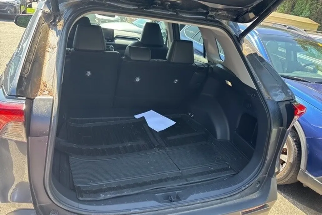 2022 Toyota RAV4 XLE Premium photo 1