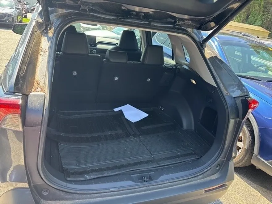 2022 Toyota RAV4 XLE Premium photo 1