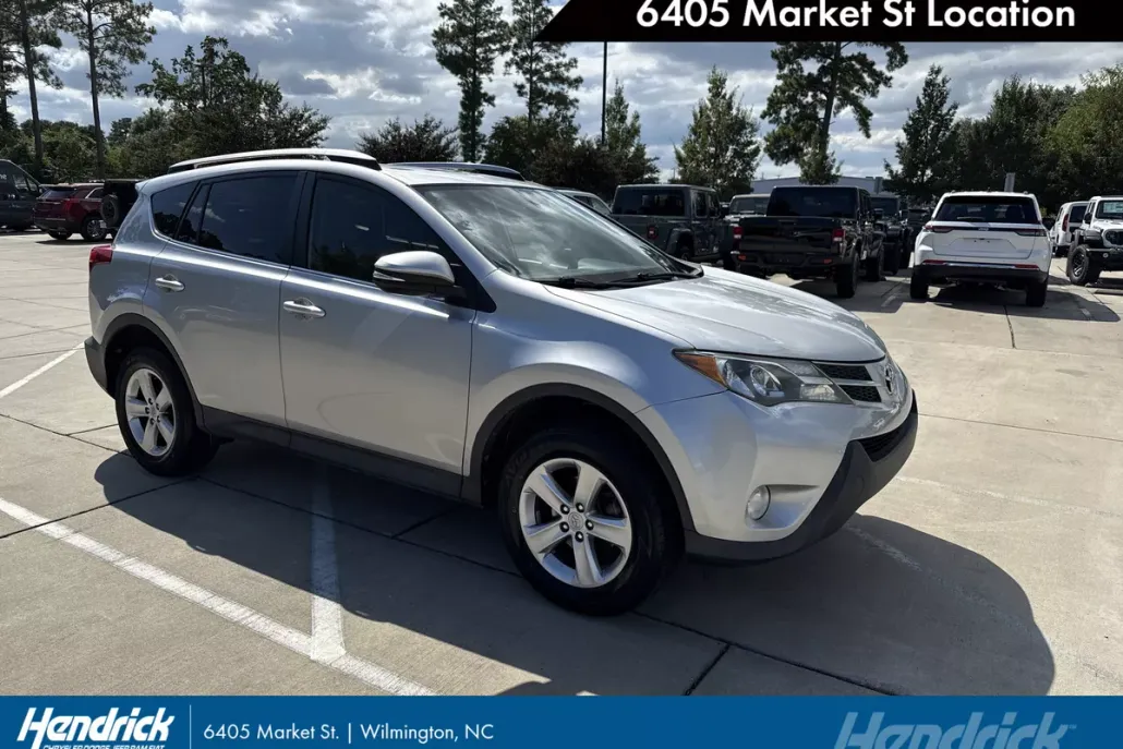 2014 Toyota RAV4 XLE photo 1