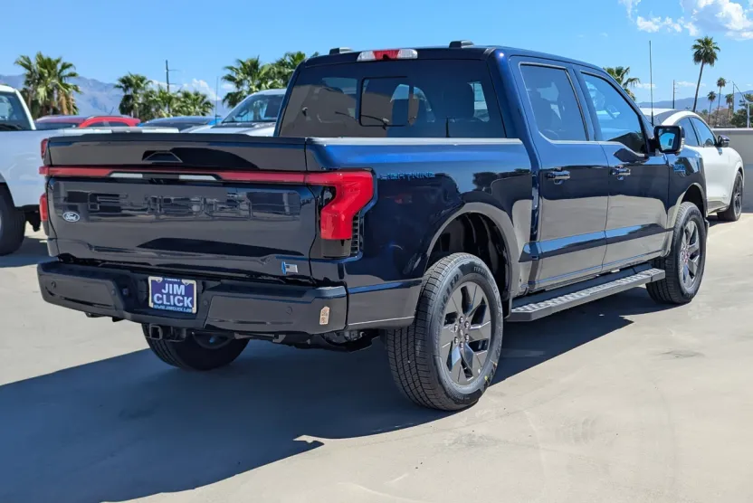 2025 Ford F-150 Lightning Lariat photo 1