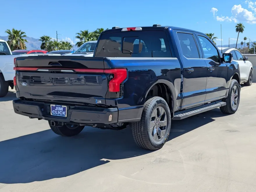 2025 Ford F-150 Lightning Lariat photo 1