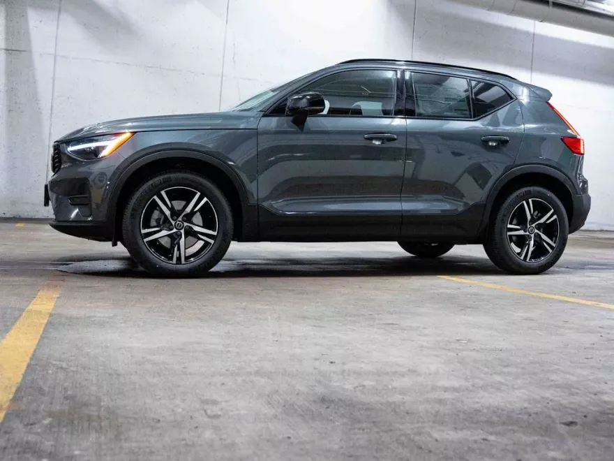 2026 Volvo XC40 Core photo 1