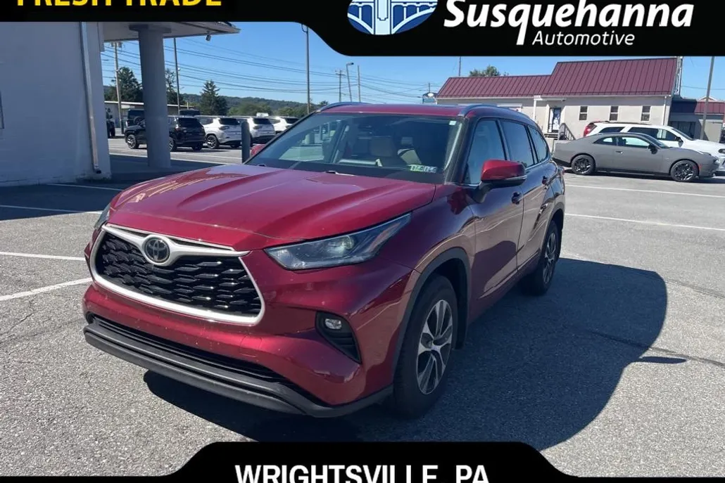 2021 Toyota Highlander XLE photo 1