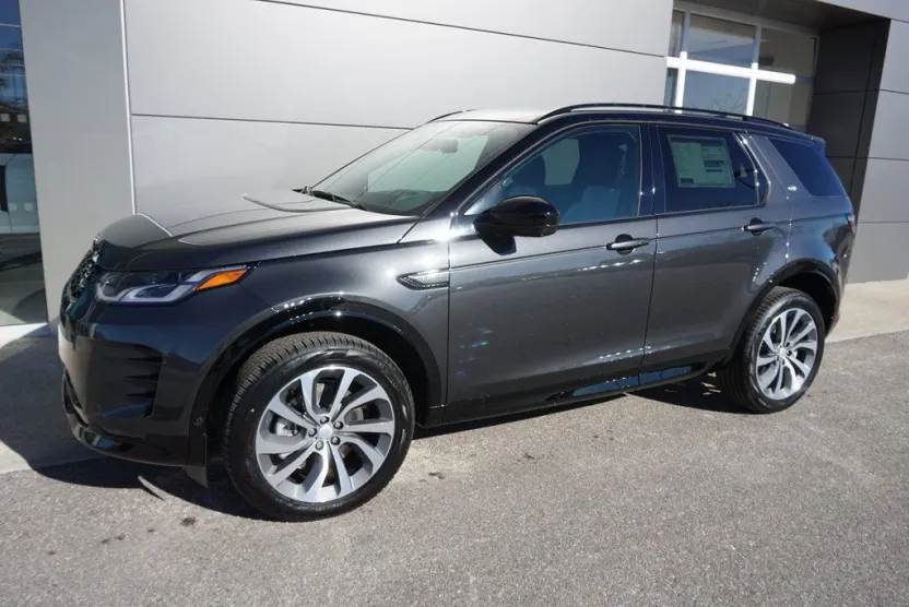 2025 Land Rover Discovery Sport SE photo 1