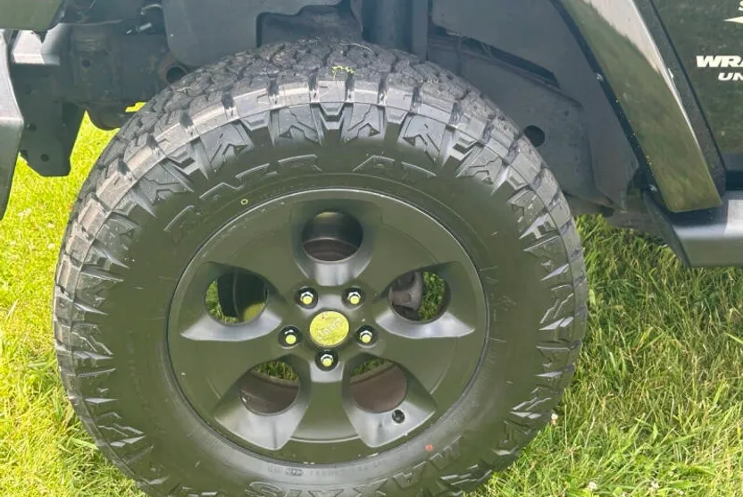 2013 Jeep Wrangler Unlimited Sahara photo 1