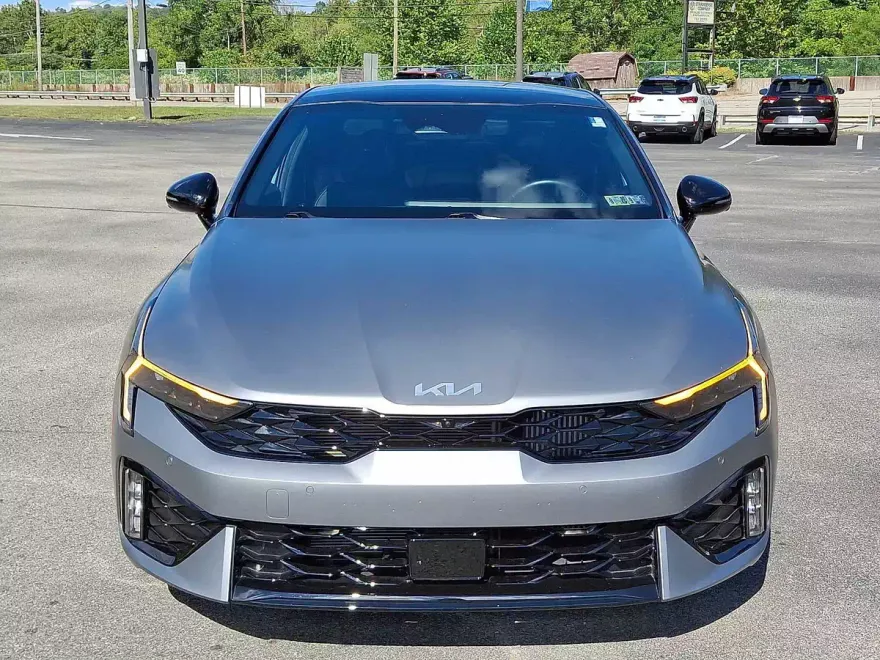 2025 Kia K5 GT photo 1