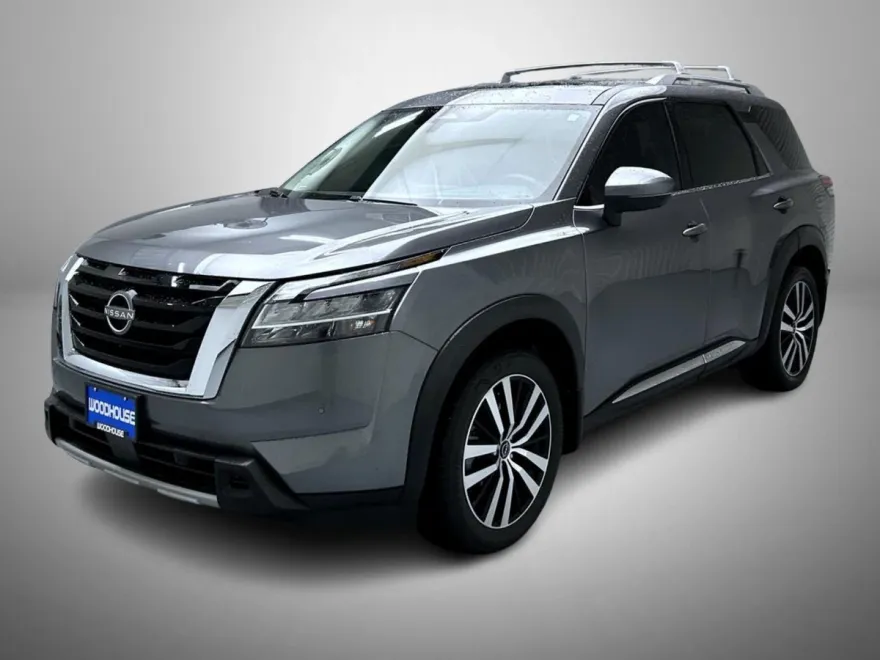 2023 Nissan Pathfinder Platinum photo 1