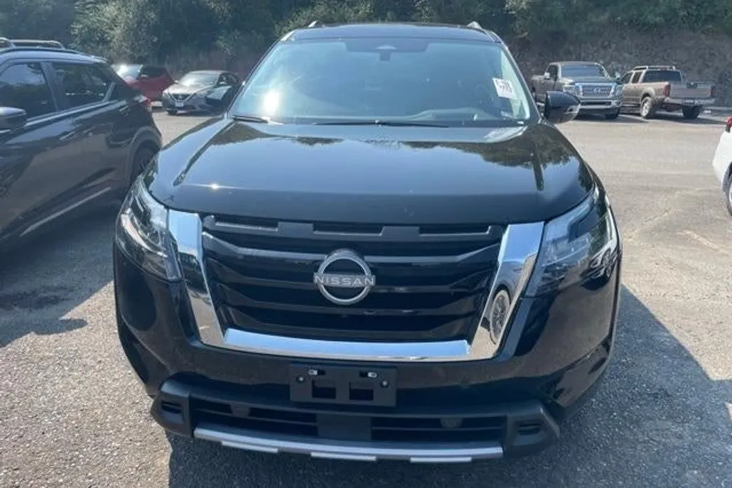 2025 Nissan Pathfinder Platinum photo 1