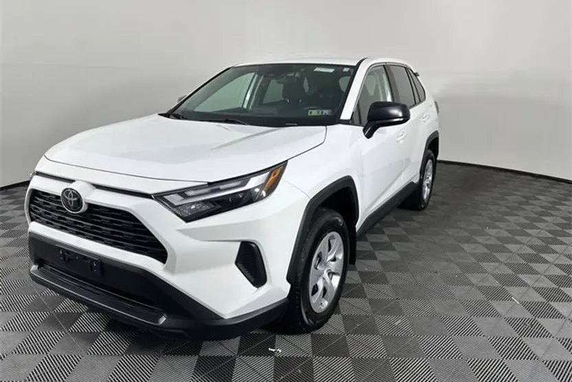 2024 Toyota RAV4 LE photo 1