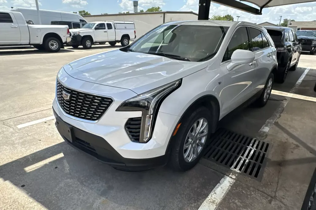 2023 Cadillac XT4 Luxury Sport photo 1