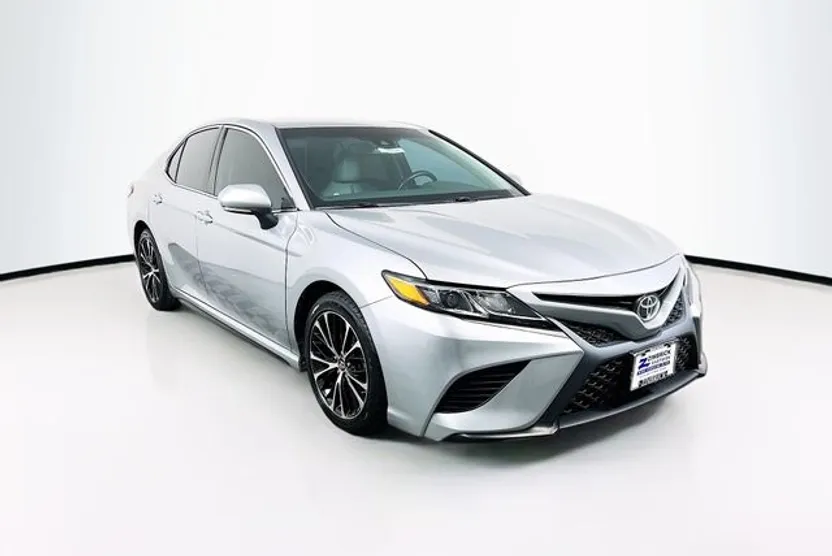 2018 Toyota Camry SE XLE photo 1