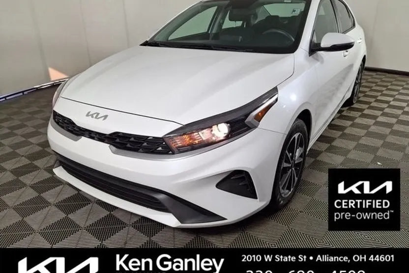 2023 Kia Forte LXS photo 1