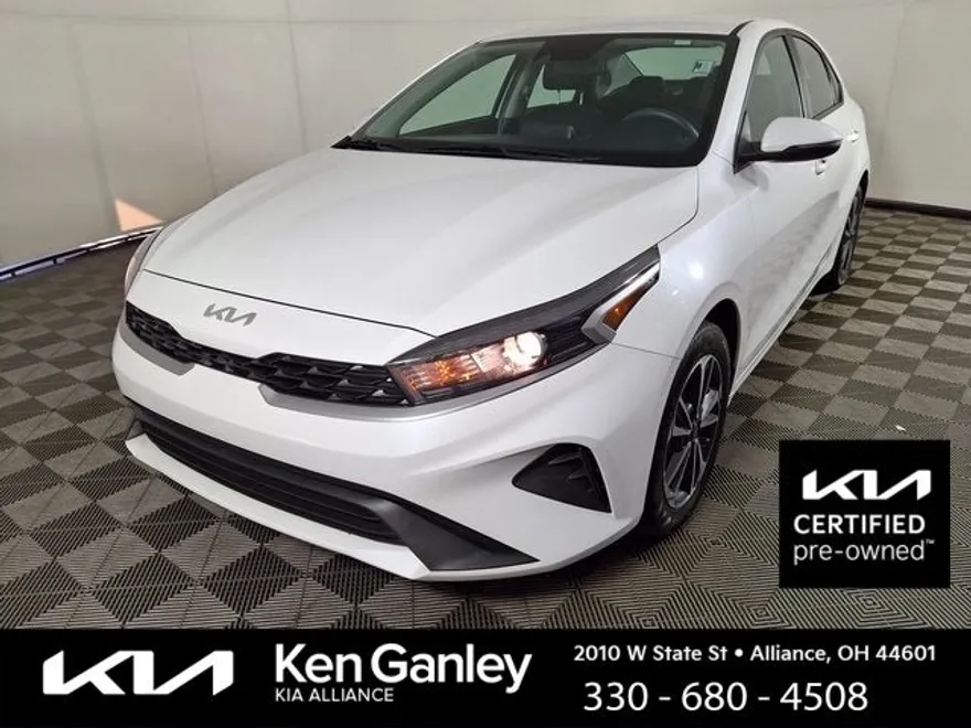 2023 Kia Forte LXS photo 1