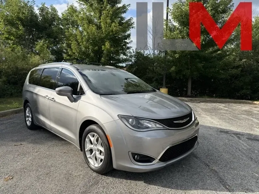 2017 Chrysler Pacifica Touring Plus photo 1