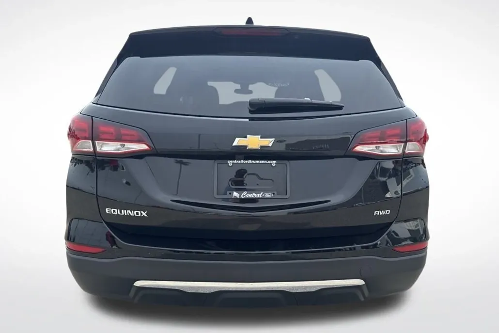 2023 Chevrolet Equinox LT photo 1