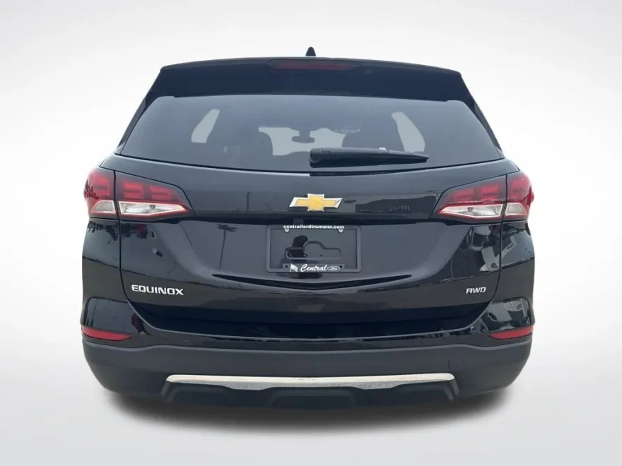 2023 Chevrolet Equinox LT photo 1