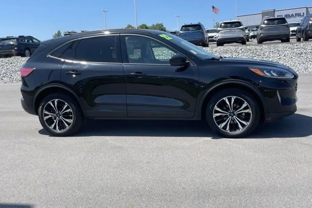 2022 Ford Escape SEL photo 1