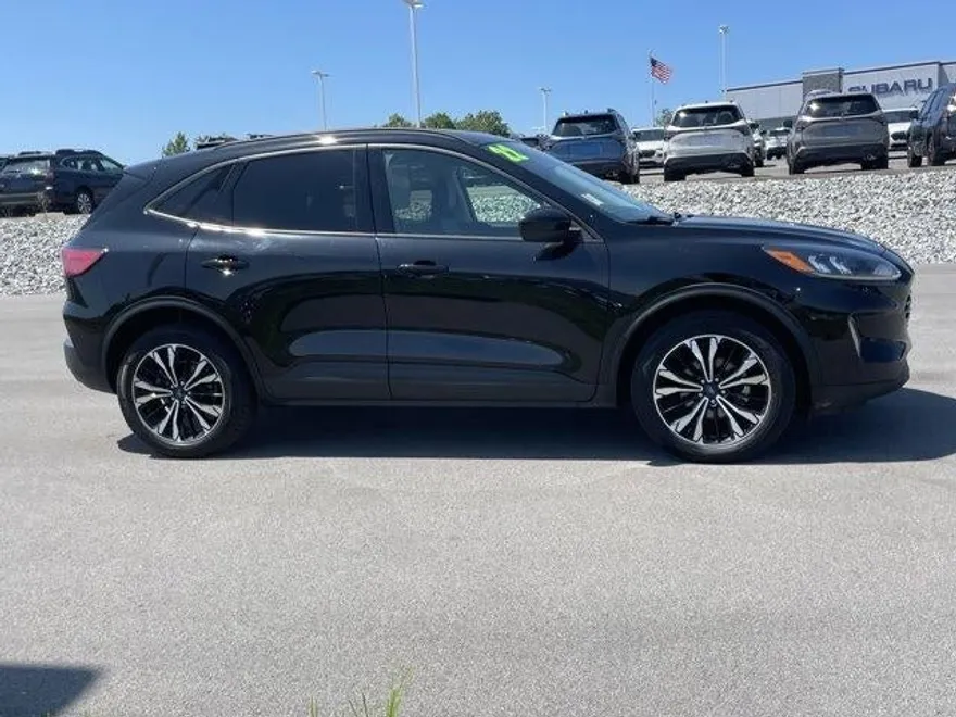 2022 Ford Escape SEL photo 1