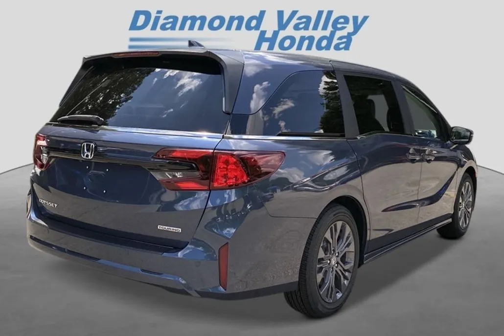 2026 Honda Odyssey Touring photo 1